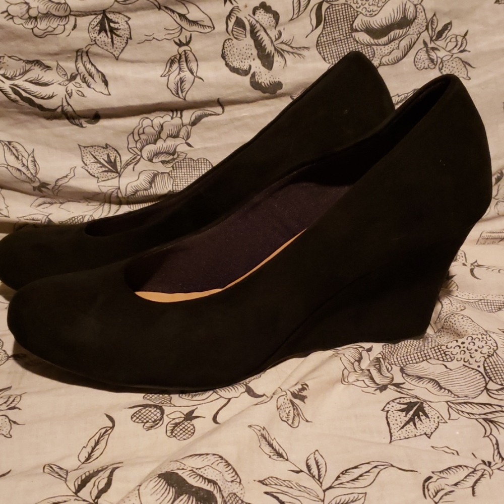 Black suede wedge heel 9.5W like new
